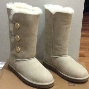 SAND COLOR BAILEY BUTTON UGG BOOTS